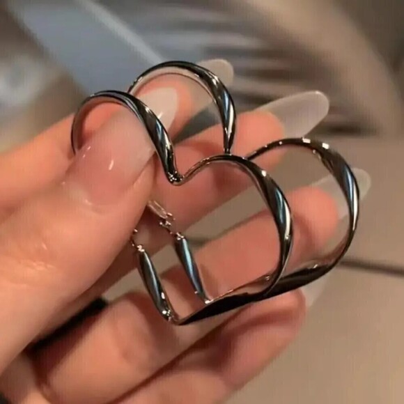 New - Big Heart Hoop Silver Earrings - Picture 4 of 7